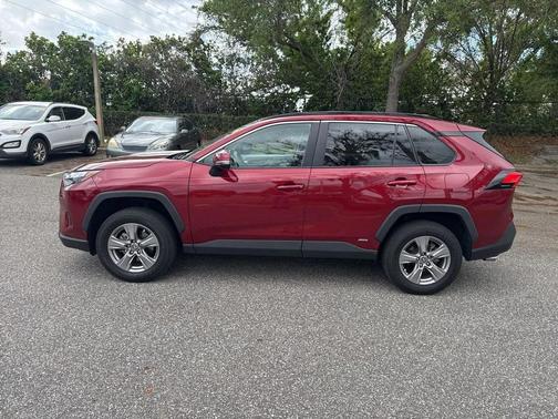 2024 Toyota RAV4 Hybrid XLE