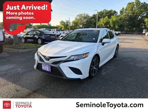 Super White 2018 Toyota Camry L