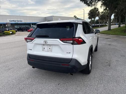 2021 Toyota RAV4 XLE