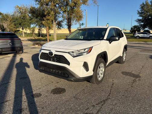 2024 Toyota RAV4 LE