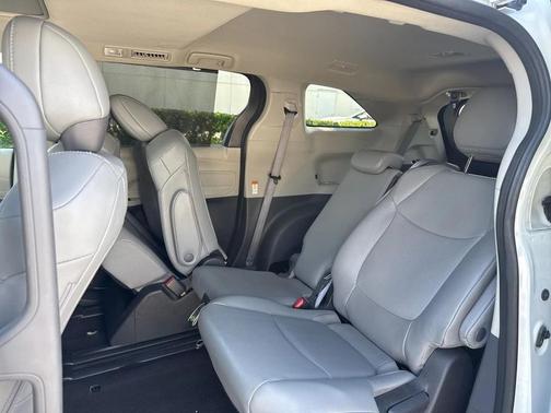 2023 Toyota Sienna XLE