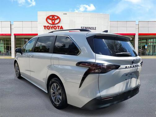 2023 Toyota Sienna XLE