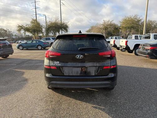 2021 Hyundai TUCSON SE