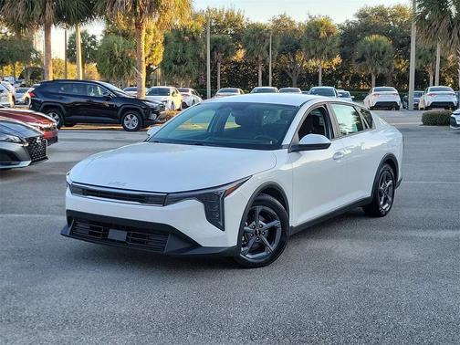 2025 Kia K4 LXS
