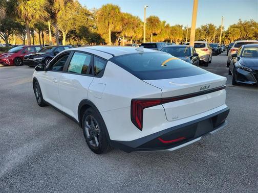 2025 Kia K4 LXS