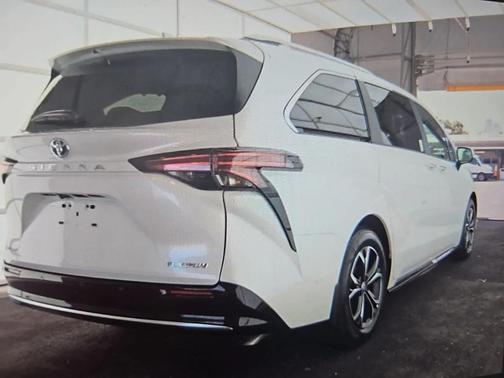 2025 Toyota Sienna Platinum 7 Passenger