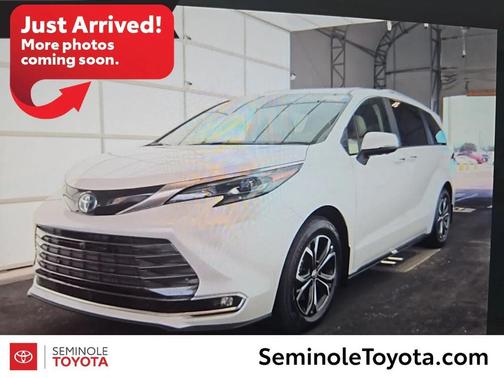 2025 Toyota Sienna Platinum 7 Passenger