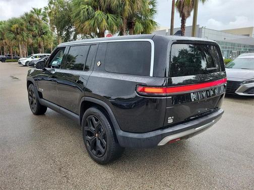 2024 Rivian R1S Adventure