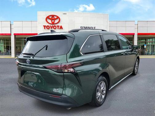 2024 Toyota Sienna XLE