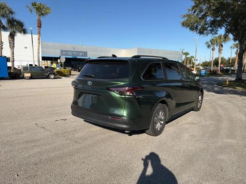 2024 Toyota Sienna XLE
