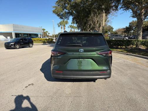 2024 Toyota Sienna XLE
