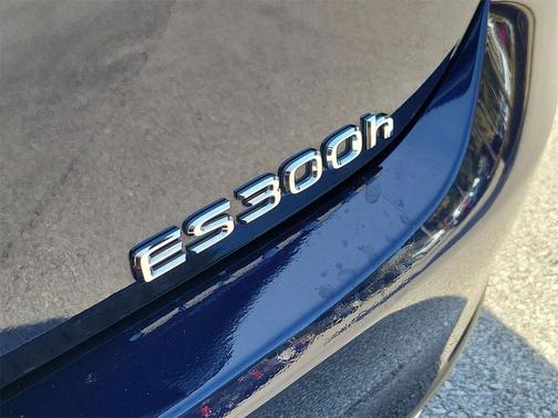 2025 Lexus ES 300h Base