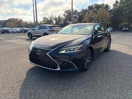 2025 Lexus ES 300h Base