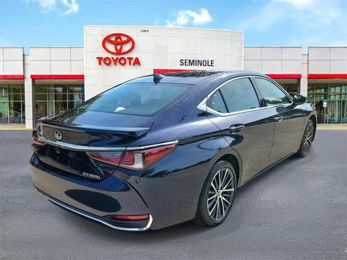 2025 Lexus ES 300h Base