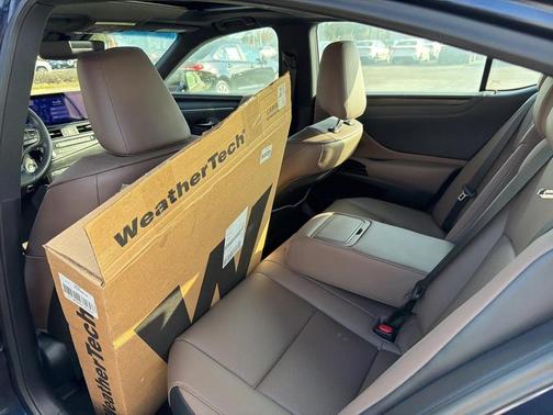 2025 Lexus ES 300h Base