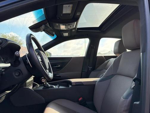 2025 Lexus ES 300h Base
