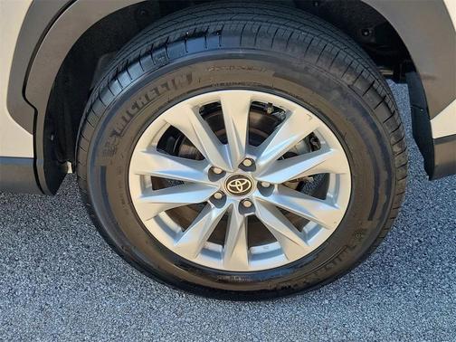 2025 Toyota Corolla Cross LE