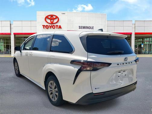 2025 Toyota Sienna LE