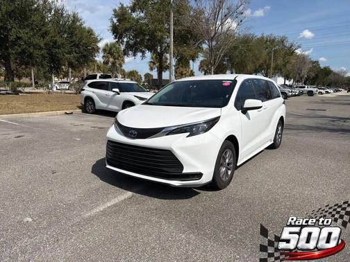 2025 Toyota Sienna LE