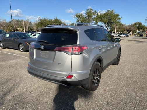 2017 Toyota RAV4 SE
