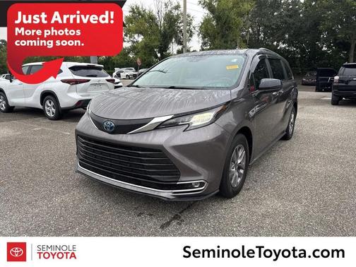 2022 Toyota Sienna XLE 8 Passenger