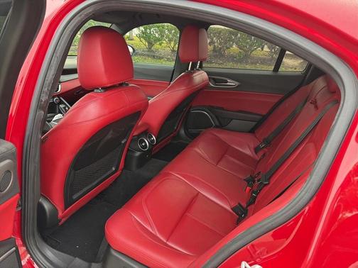 2019 Alfa Romeo Giulia Sport