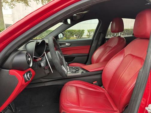 2019 Alfa Romeo Giulia Sport