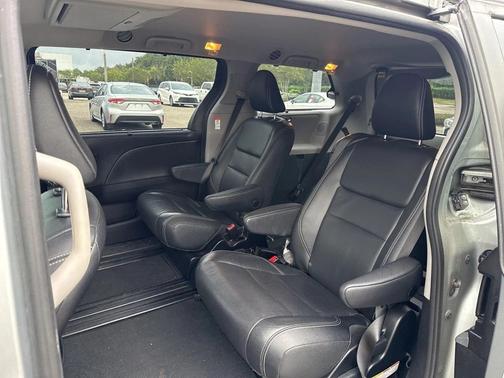 2019 Toyota Sienna SE