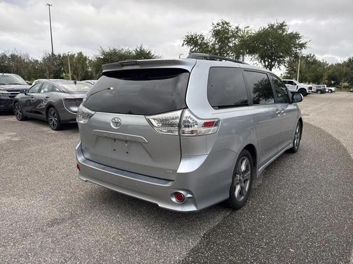 2019 Toyota Sienna SE