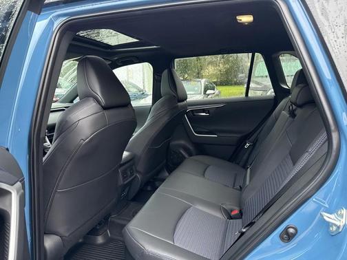 2025 Toyota RAV4 Hybrid SE