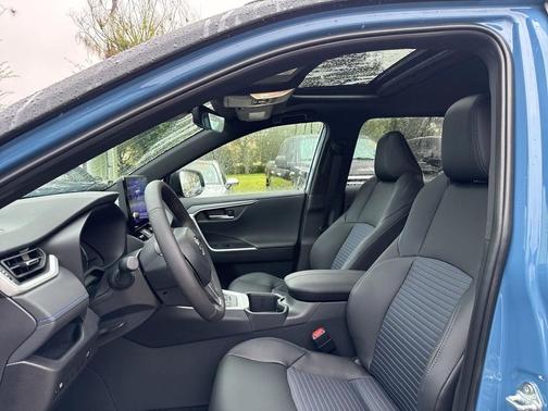 2025 Toyota RAV4 Hybrid SE