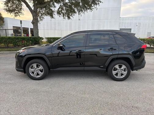 2025 Toyota RAV4 Hybrid XLE