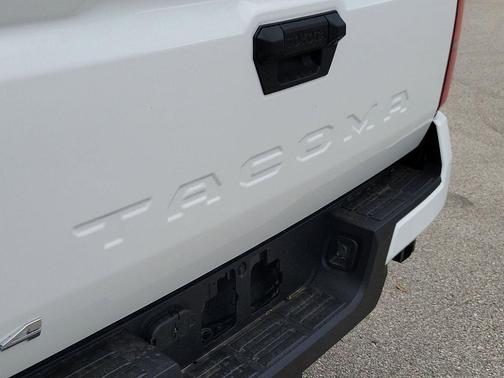 Ice Cap 2026 Toyota Tacoma SR5