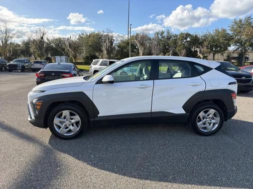 2025 Hyundai KONA SE