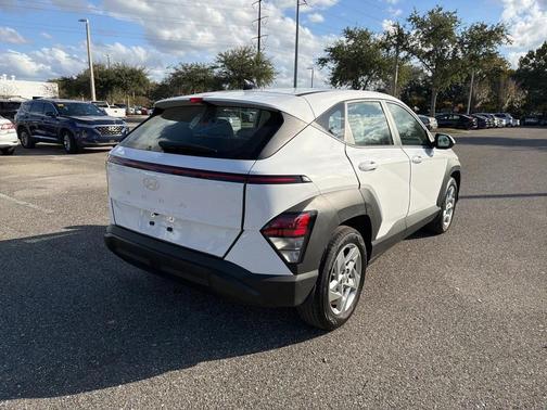 2025 Hyundai KONA SE