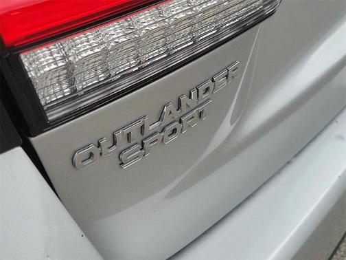 2024 Mitsubishi Outlander Sport SE