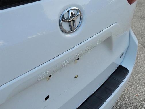 2017 Toyota Sienna LE