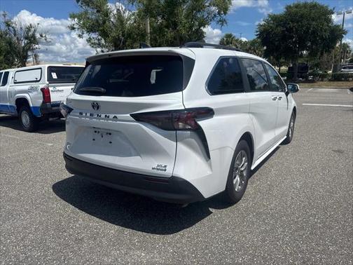 2023 Toyota Sienna XLE