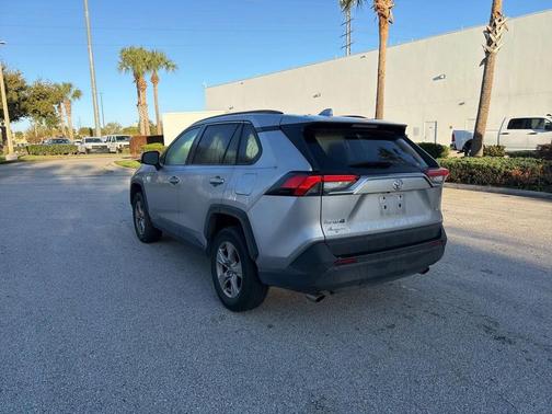 2022 Toyota RAV4 XLE