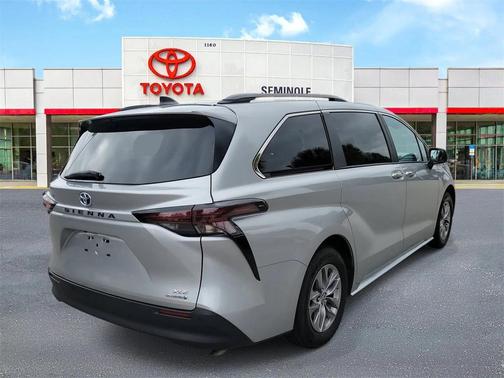 2024 Toyota Sienna XLE
