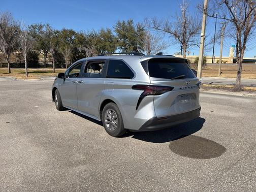 2024 Toyota Sienna XLE