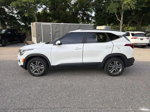 Snow White Pearl 2023 Kia Seltos S