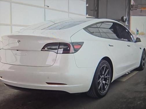 2022 Tesla Model 3 Standard Range