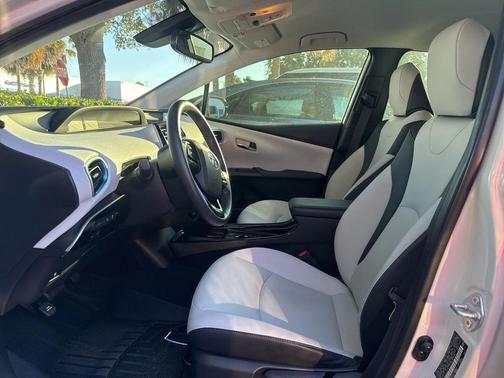 2020 Toyota Prius XLE