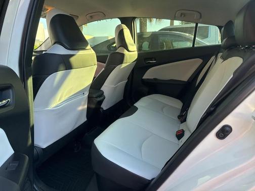 2020 Toyota Prius XLE