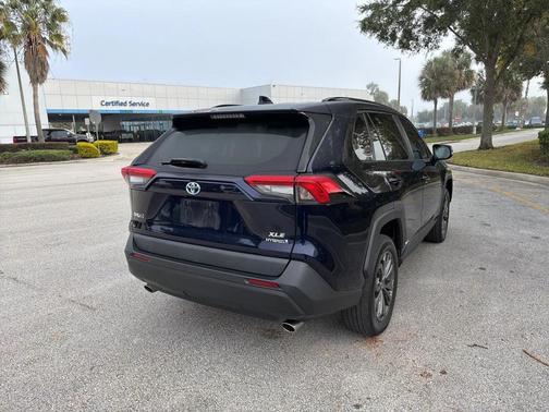 2022 Toyota RAV4 Hybrid XLE Premium