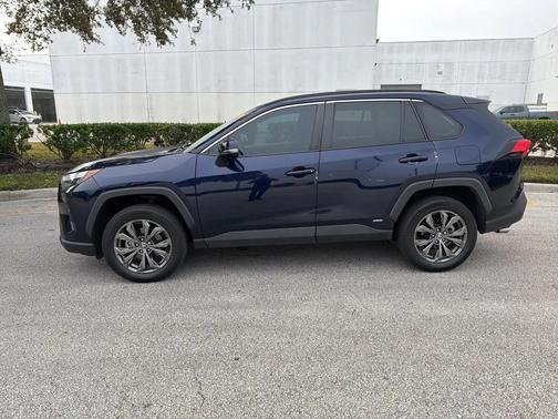 2022 Toyota RAV4 Hybrid XLE Premium