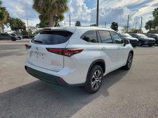 2026 Toyota Highlander XLE