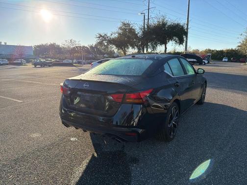 2025 Nissan Altima SR FWD