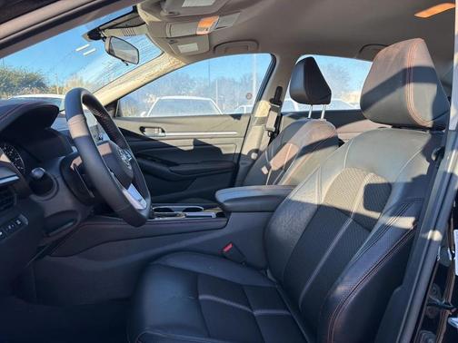 2025 Nissan Altima SR FWD